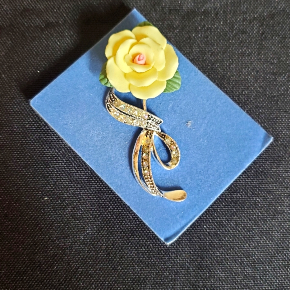 JOLIE ROSE BROCHE